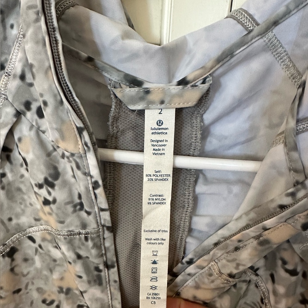 Lululemon jacket - Picture 4 of 4